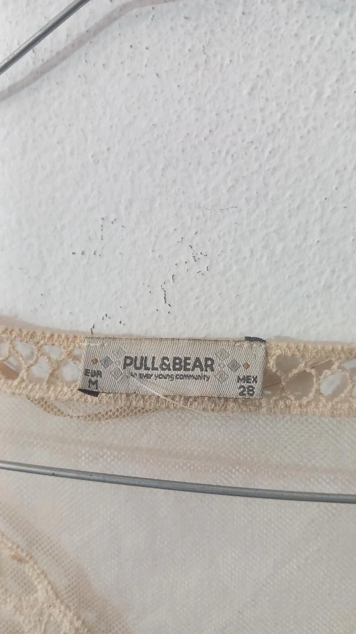 Gilet bege de renda / crochê Pull & Bear – Tamanho M | Colete bege rendado – photo 2